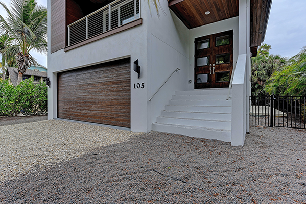 105 Beach Ave side elevation view