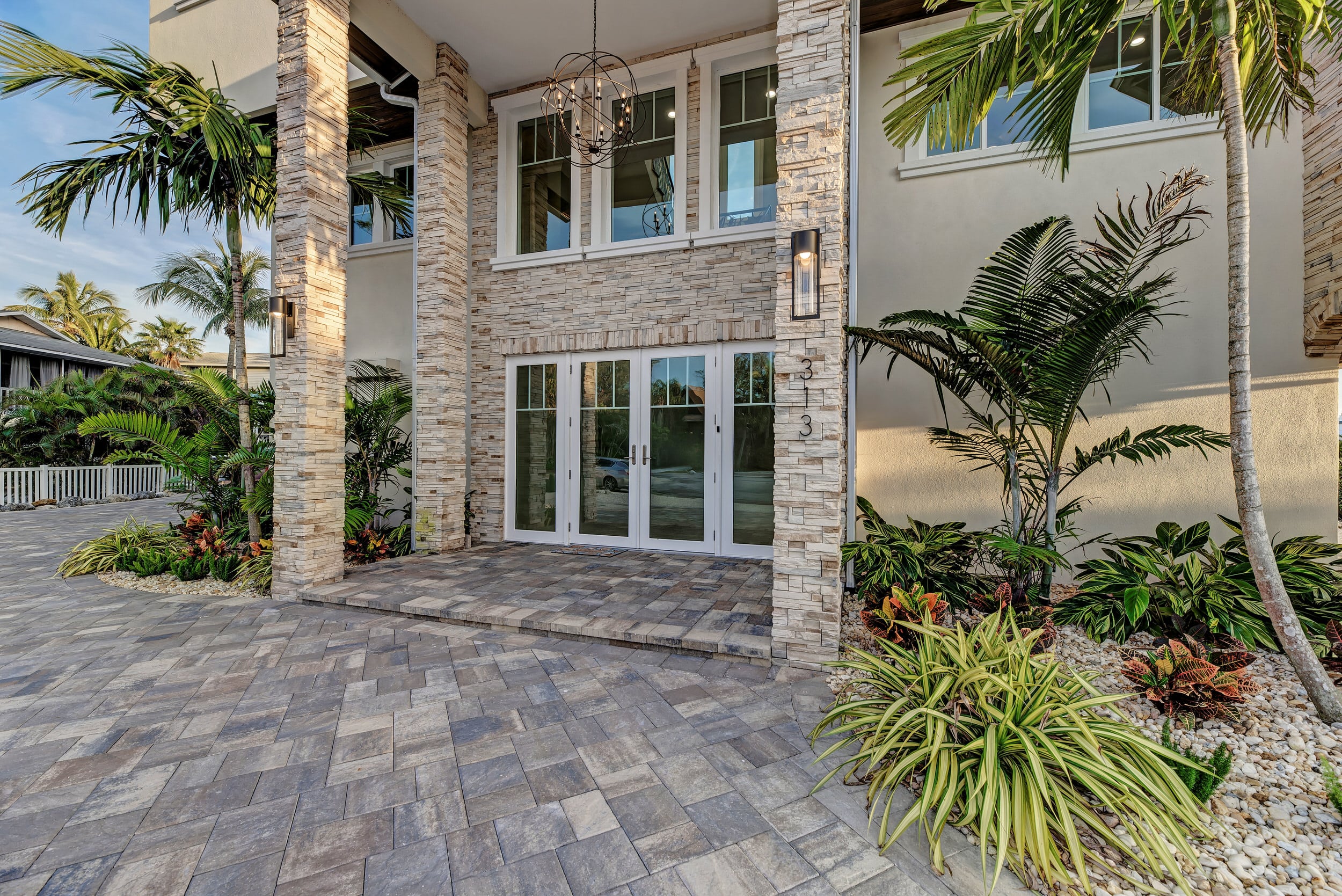 313 Hammock Circle living room