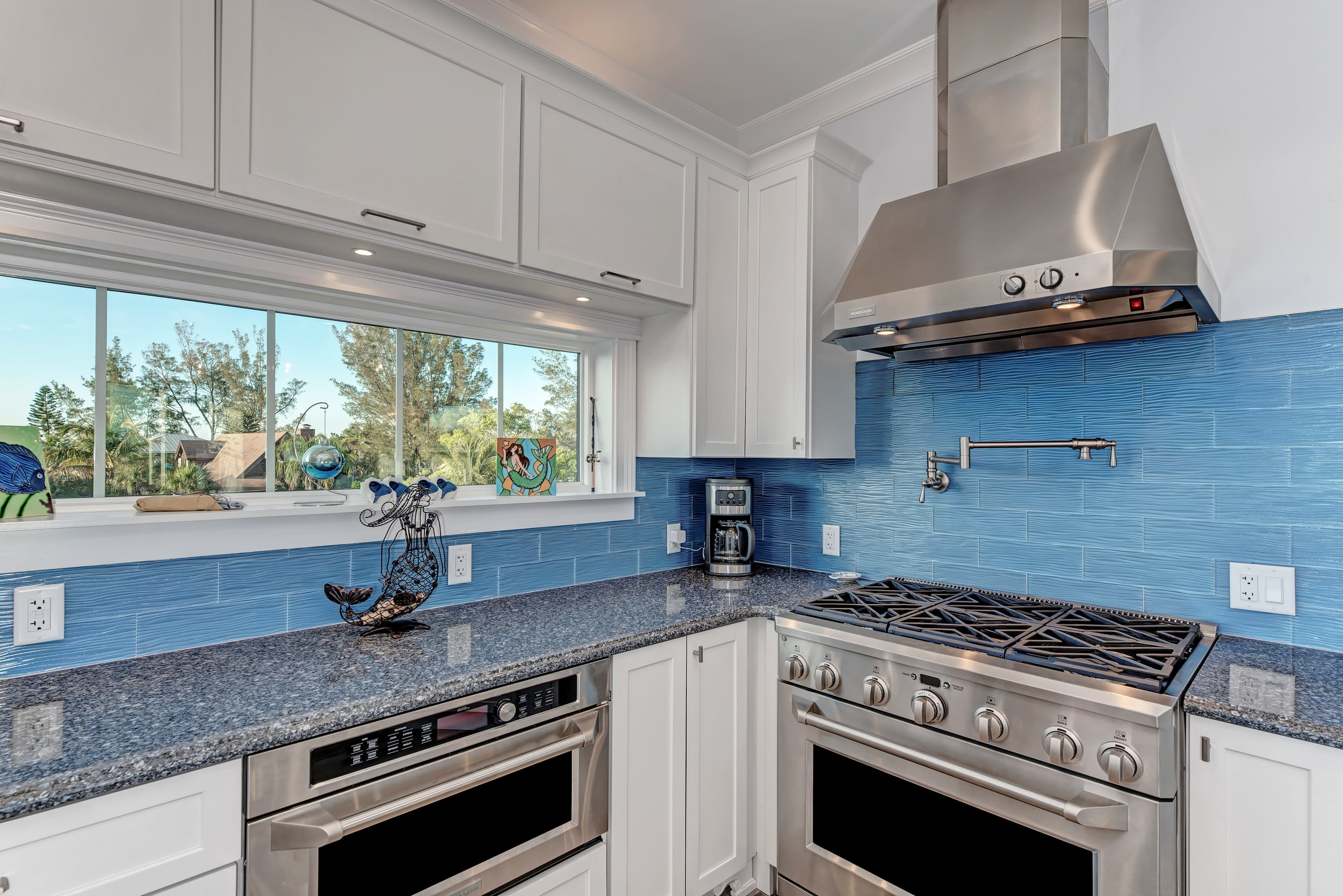 313 Hammock Circle exterior details