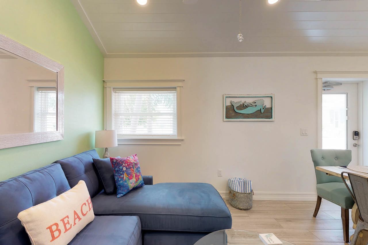 209 Spruce pool and patio