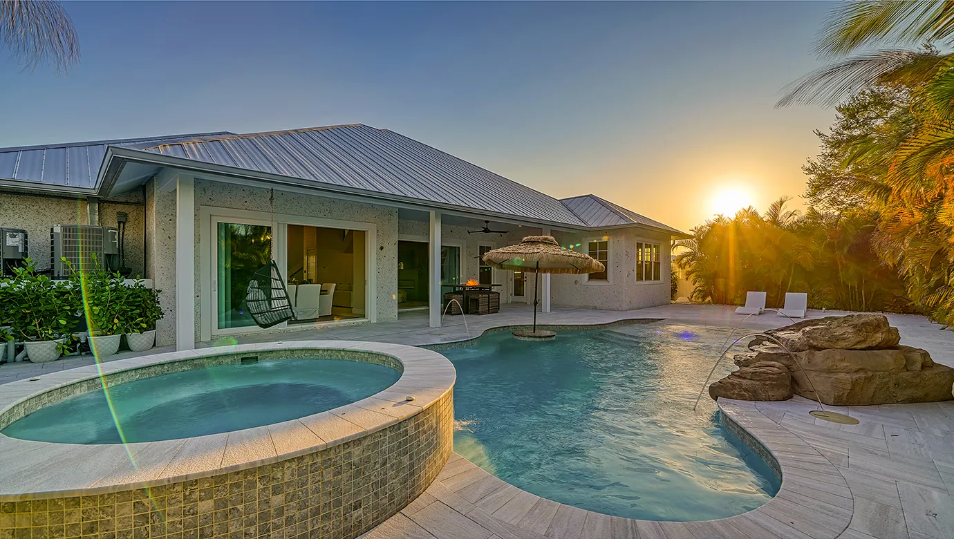 palma sola pool area