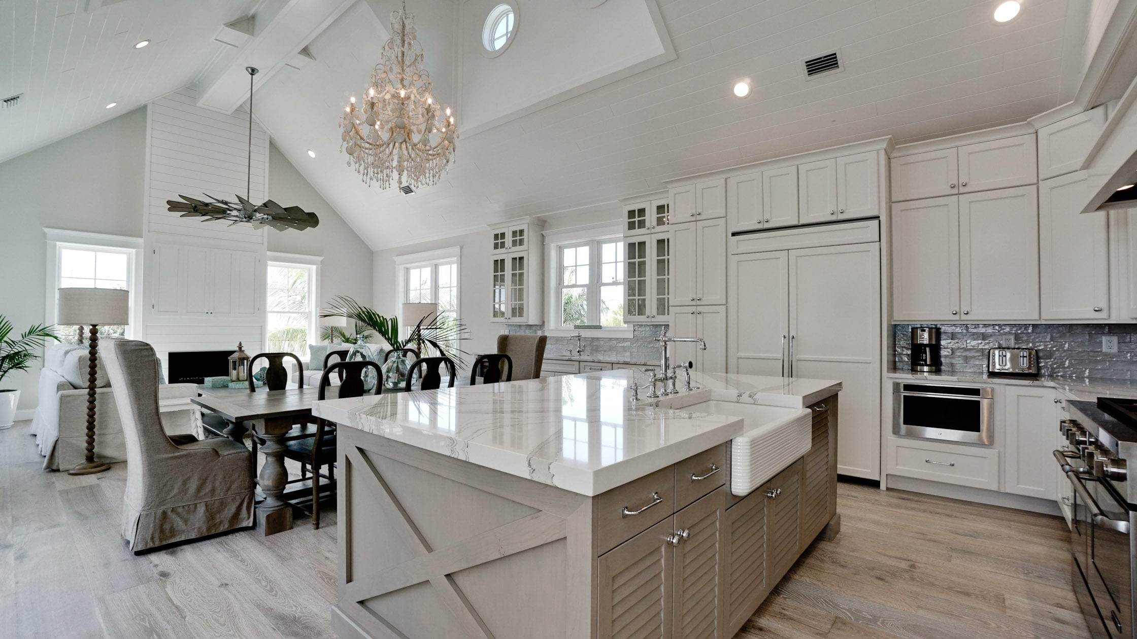 720 North Shore wide angle exterior