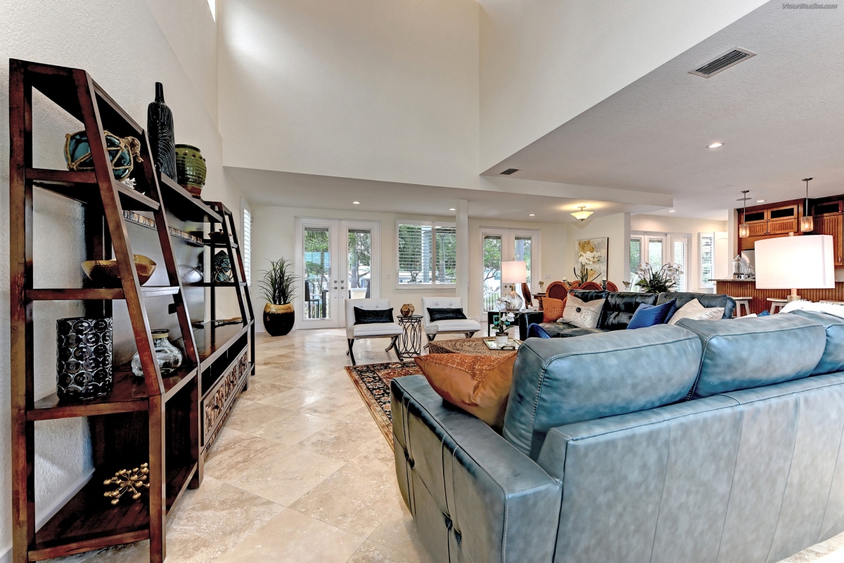 what does a builder do in a house